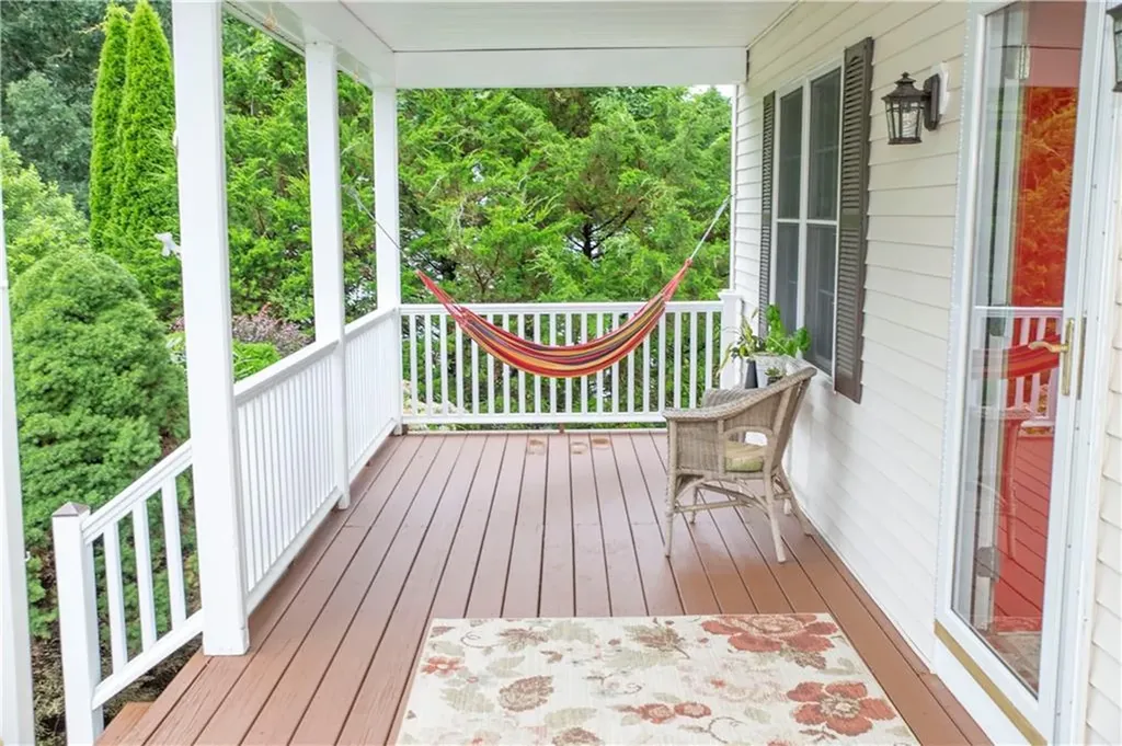 10 Tonkawa Avenue Westerly RI 02891
