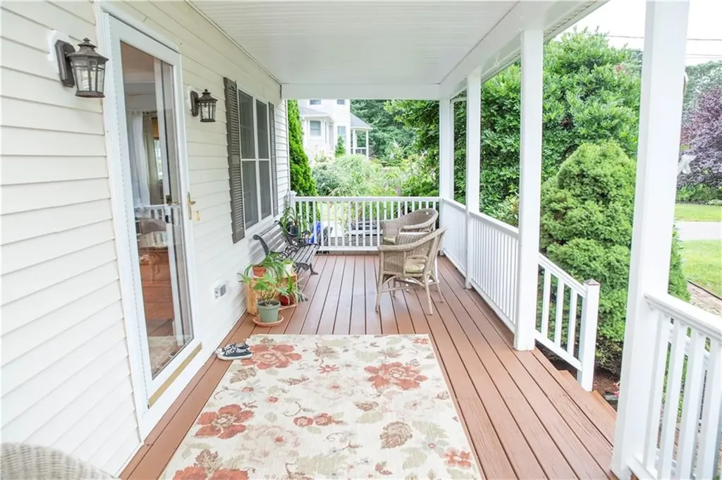 10 Tonkawa Avenue Westerly RI 02891