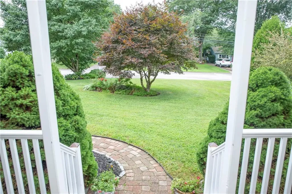 10 Tonkawa Avenue Westerly RI 02891