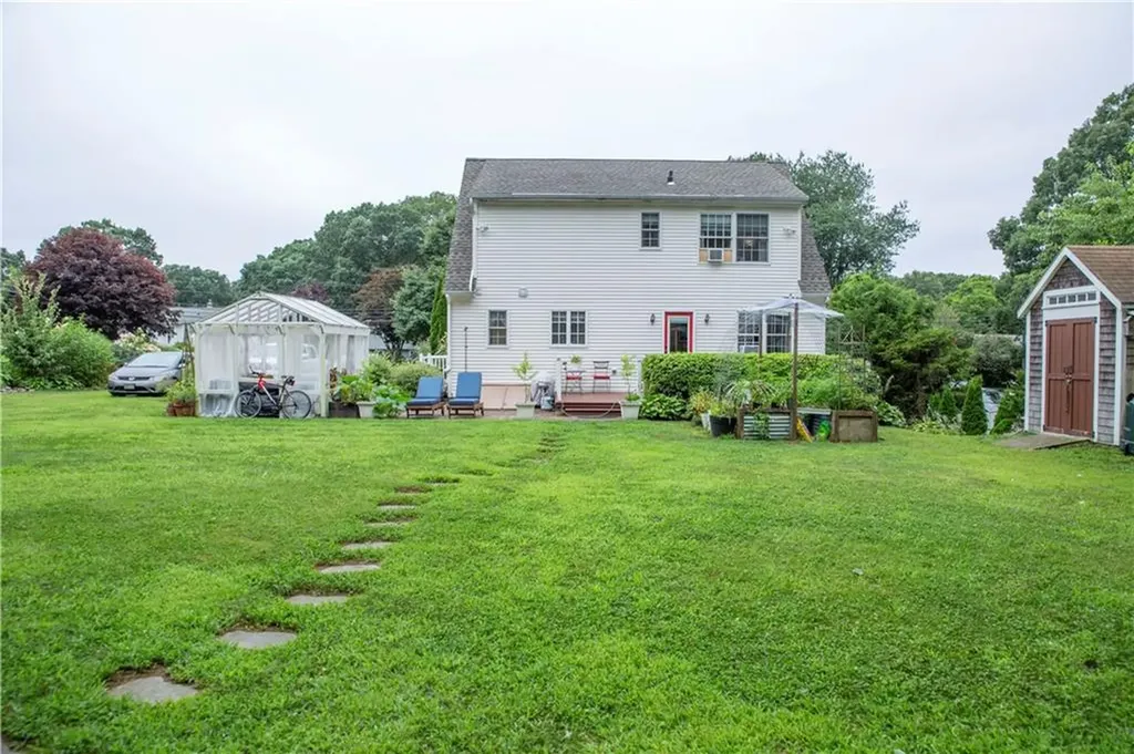 10 Tonkawa Avenue Westerly RI 02891