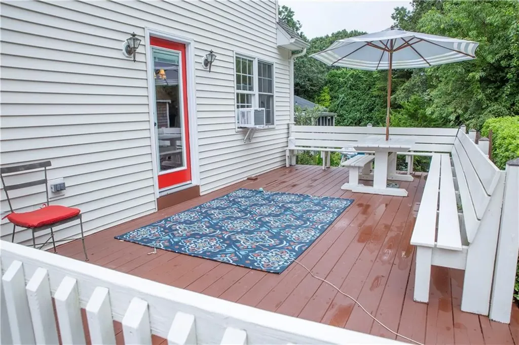 10 Tonkawa Avenue Westerly RI 02891