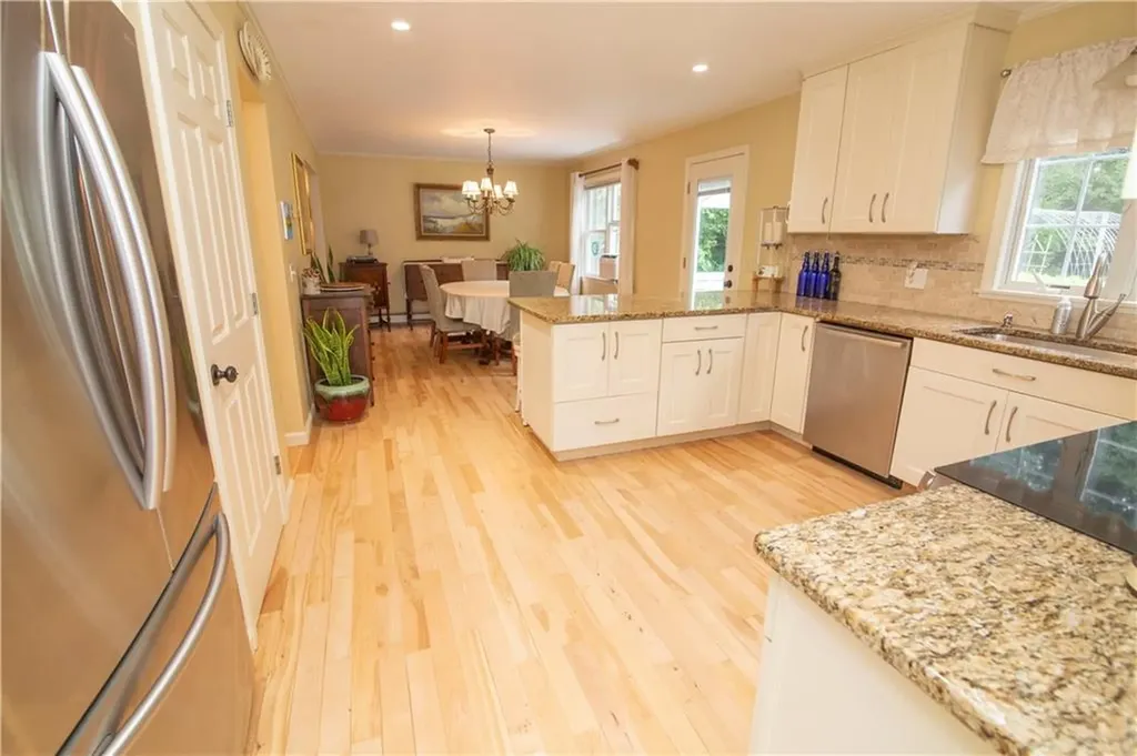 10 Tonkawa Avenue Westerly RI 02891