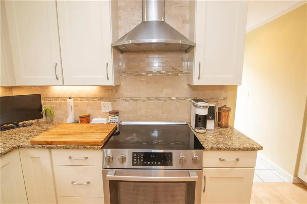 10 Tonkawa Avenue Westerly RI 02891