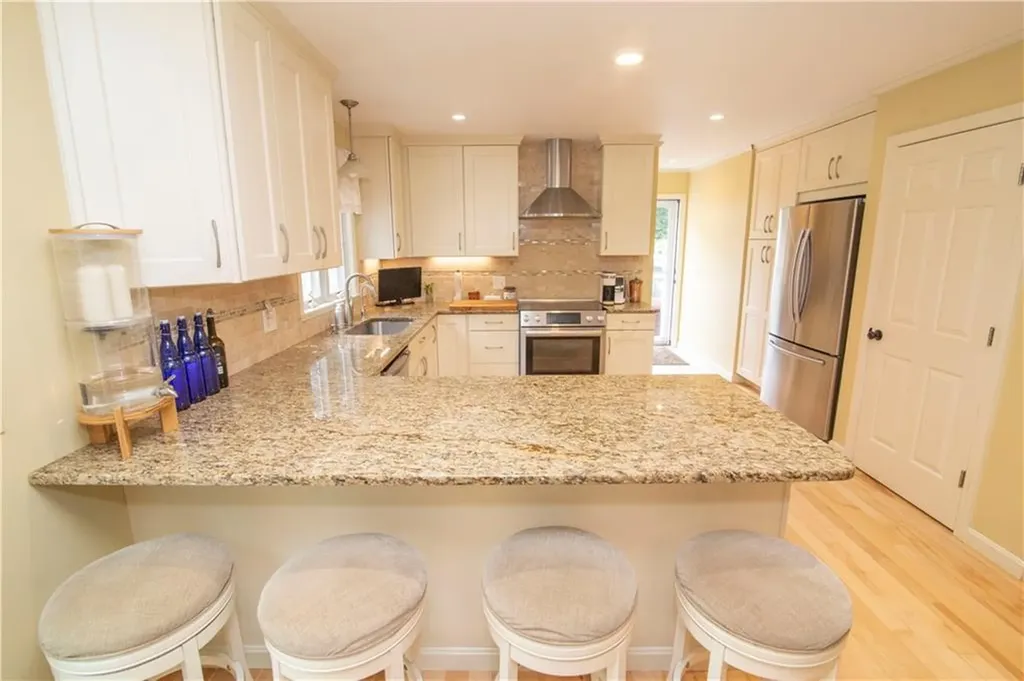 10 Tonkawa Avenue Westerly RI 02891
