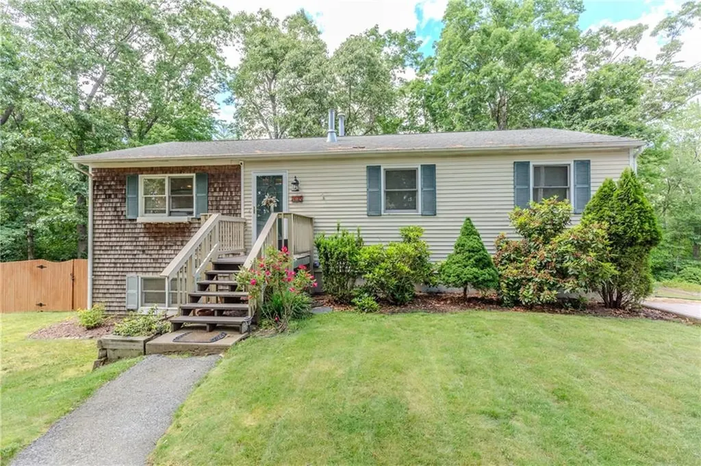 125 Posnegansett Avenue Warwick RI 02888