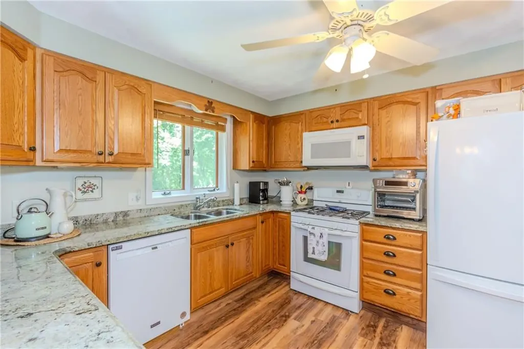 125 Posnegansett Avenue Warwick RI 02888