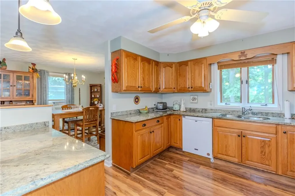 125 Posnegansett Avenue Warwick RI 02888