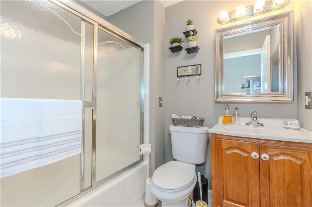 125 Posnegansett Avenue Warwick RI 02888
