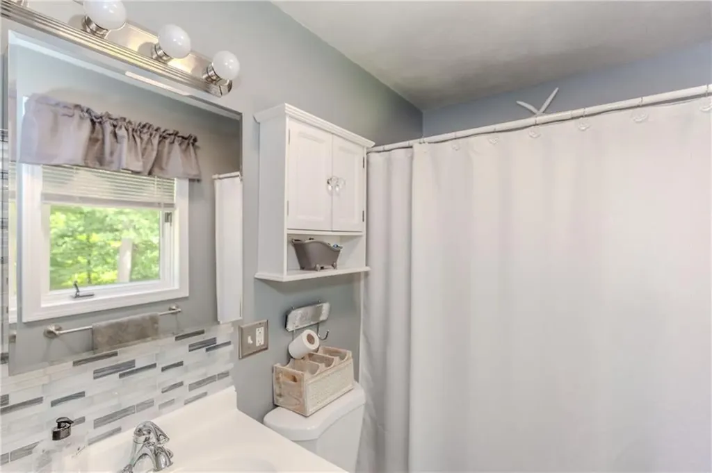 125 Posnegansett Avenue Warwick RI 02888