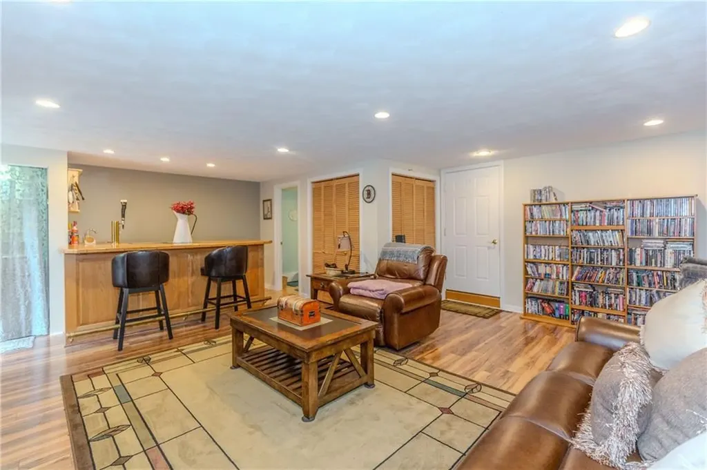 125 Posnegansett Avenue Warwick RI 02888