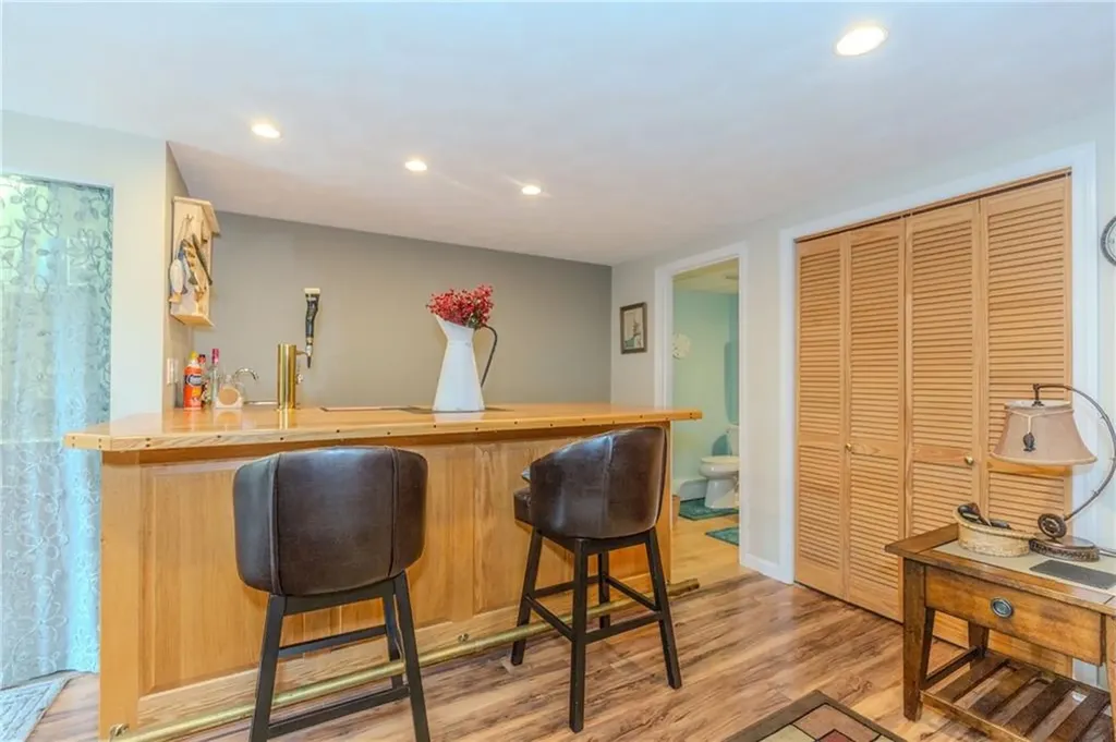 125 Posnegansett Avenue Warwick RI 02888
