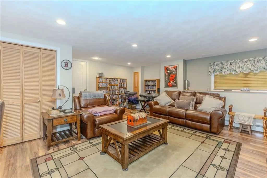 125 Posnegansett Avenue Warwick RI 02888