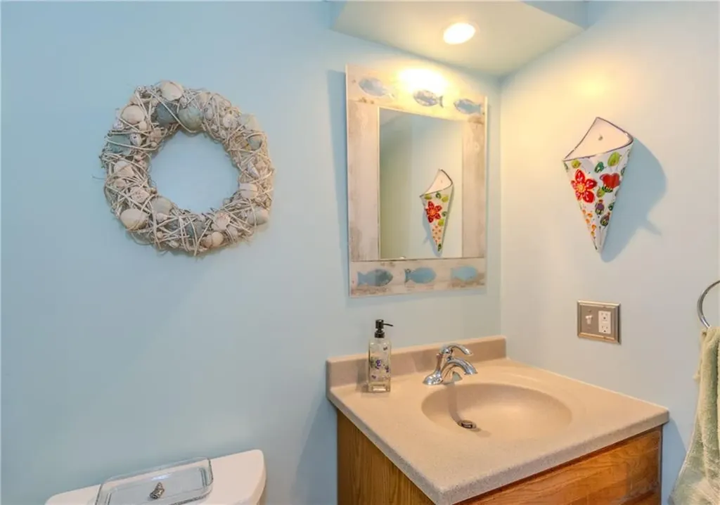 125 Posnegansett Avenue Warwick RI 02888