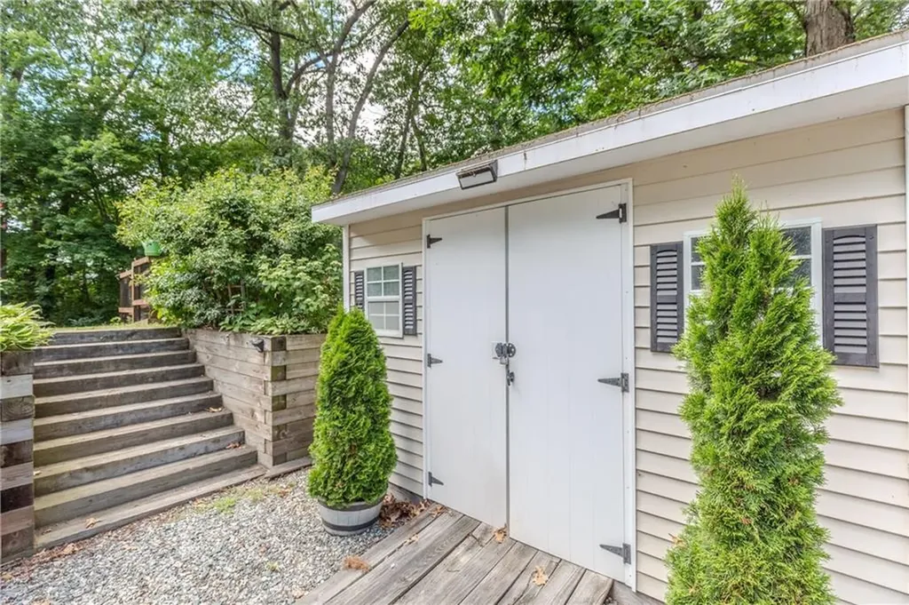 125 Posnegansett Avenue Warwick RI 02888
