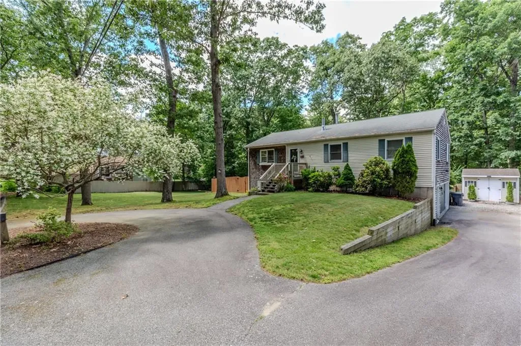125 Posnegansett Avenue Warwick RI 02888