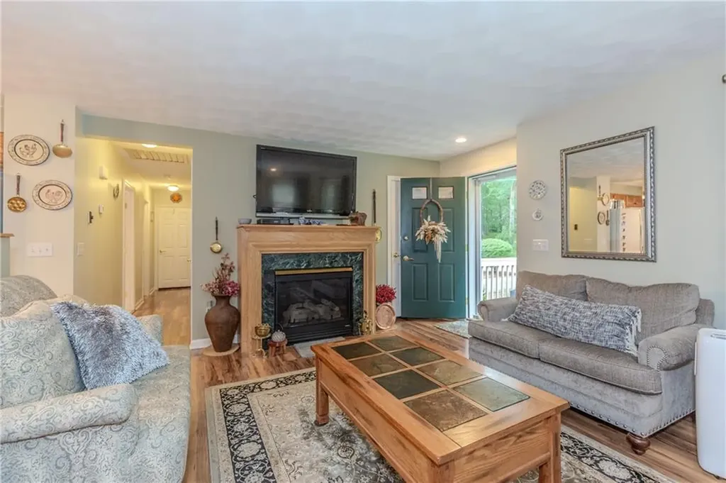 125 Posnegansett Avenue Warwick RI 02888