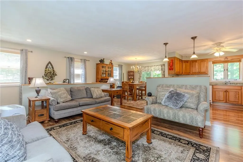 125 Posnegansett Avenue Warwick RI 02888