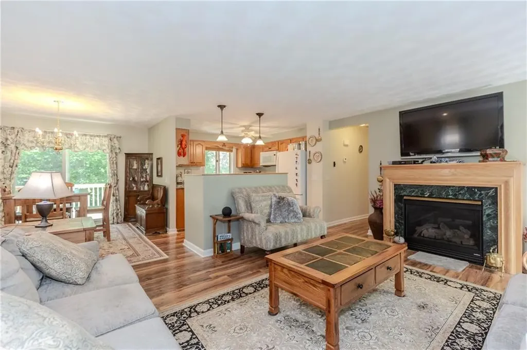 125 Posnegansett Avenue Warwick RI 02888