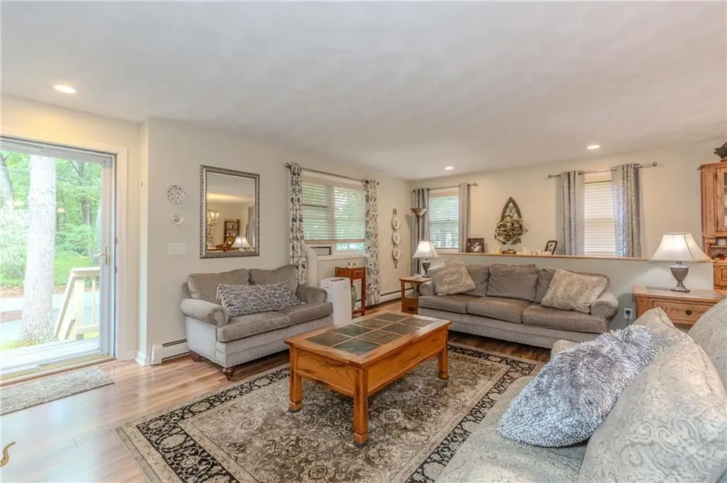125 Posnegansett Avenue Warwick RI 02888