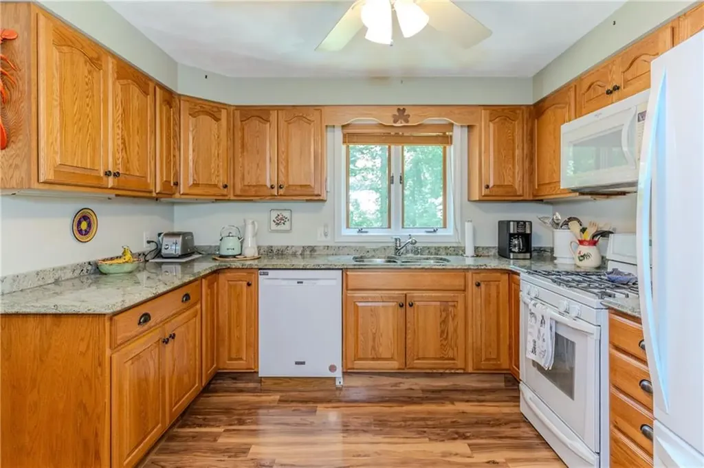 125 Posnegansett Avenue Warwick RI 02888