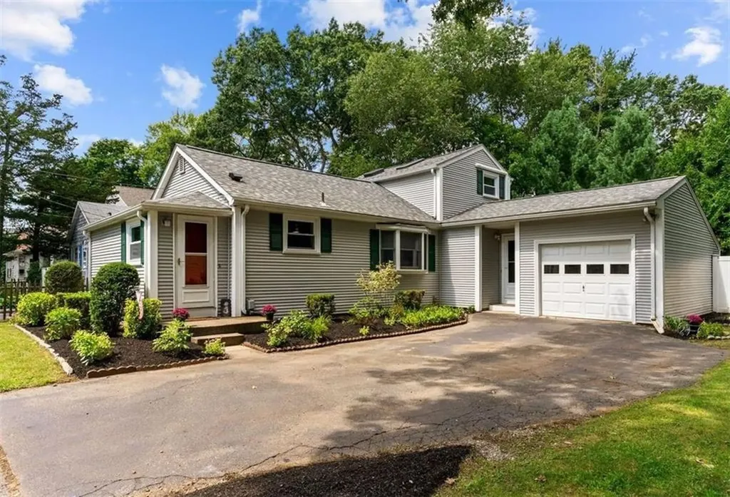 71 Acre Avenue Barrington RI 02806