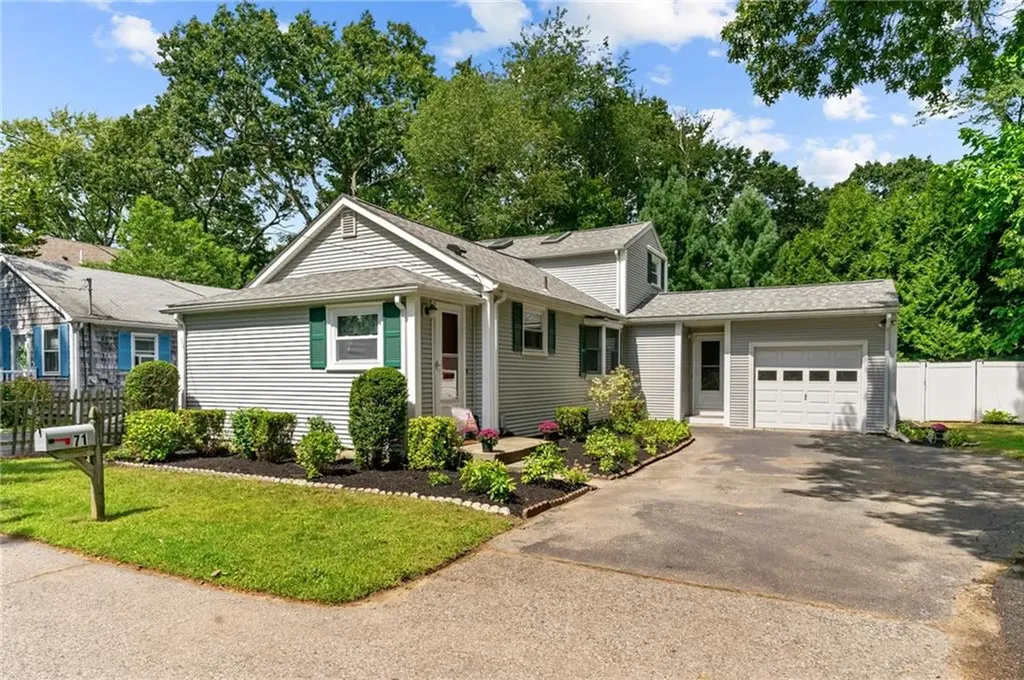 71 Acre Avenue Barrington RI 02806