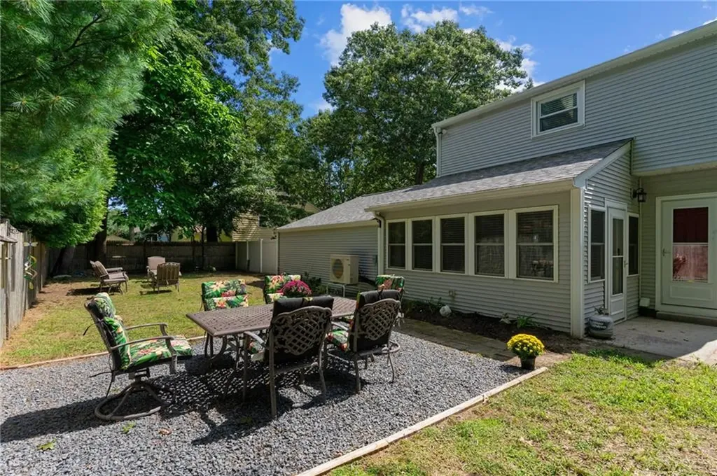 71 Acre Avenue Barrington RI 02806