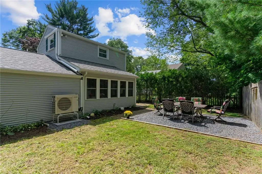 71 Acre Avenue Barrington RI 02806
