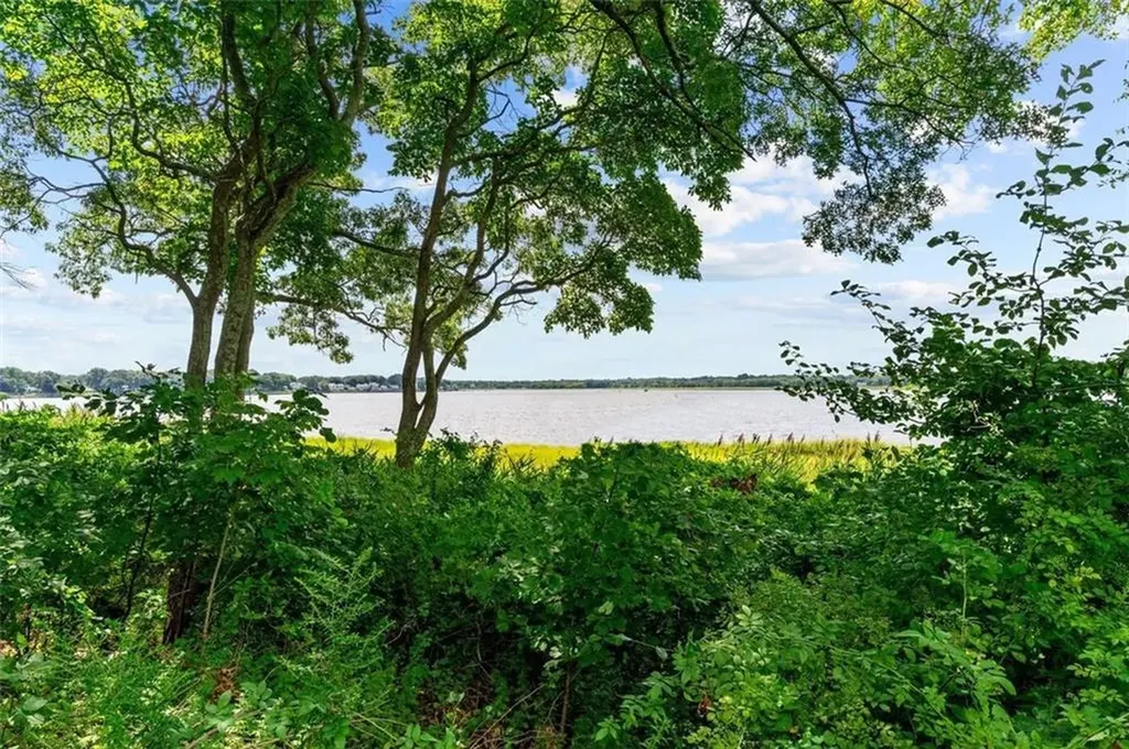71 Acre Avenue Barrington RI 02806