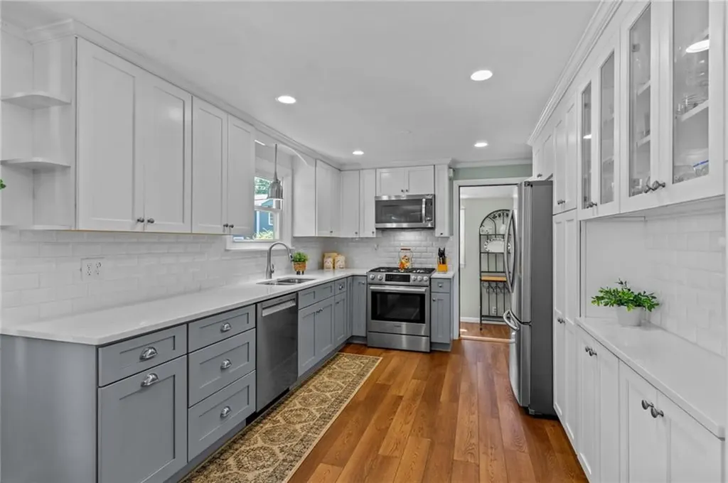 71 Acre Avenue Barrington RI 02806