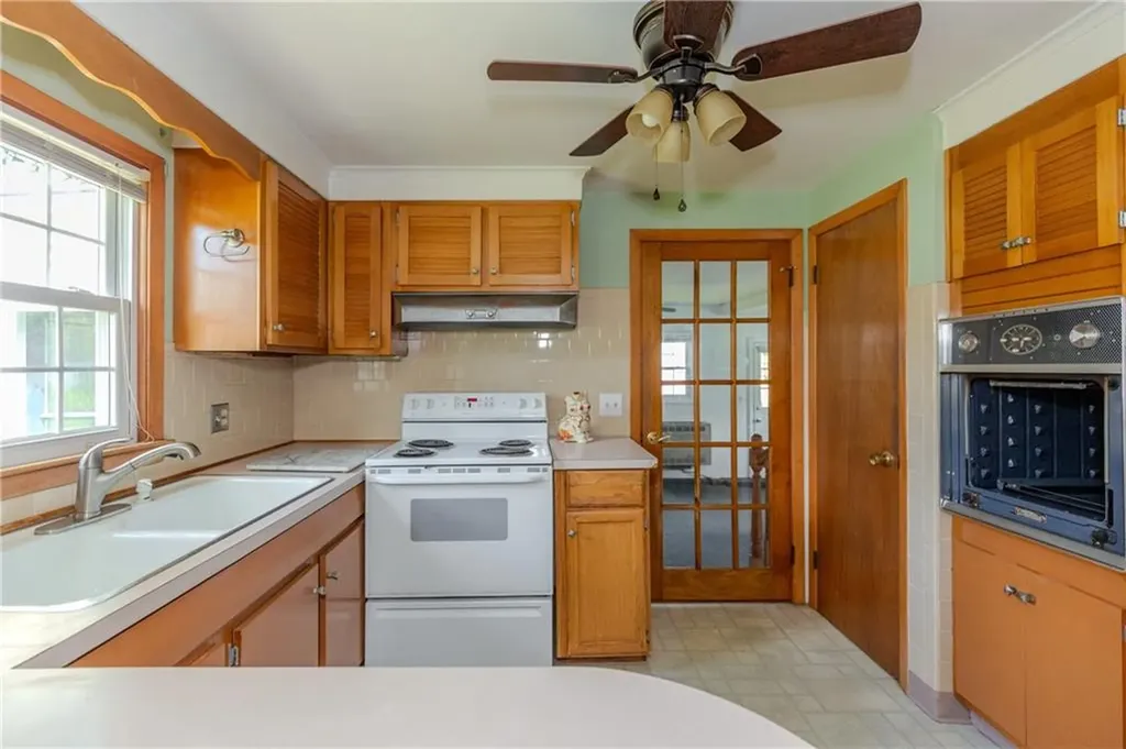 47 Foxcroft Avenue Warwick RI 02889