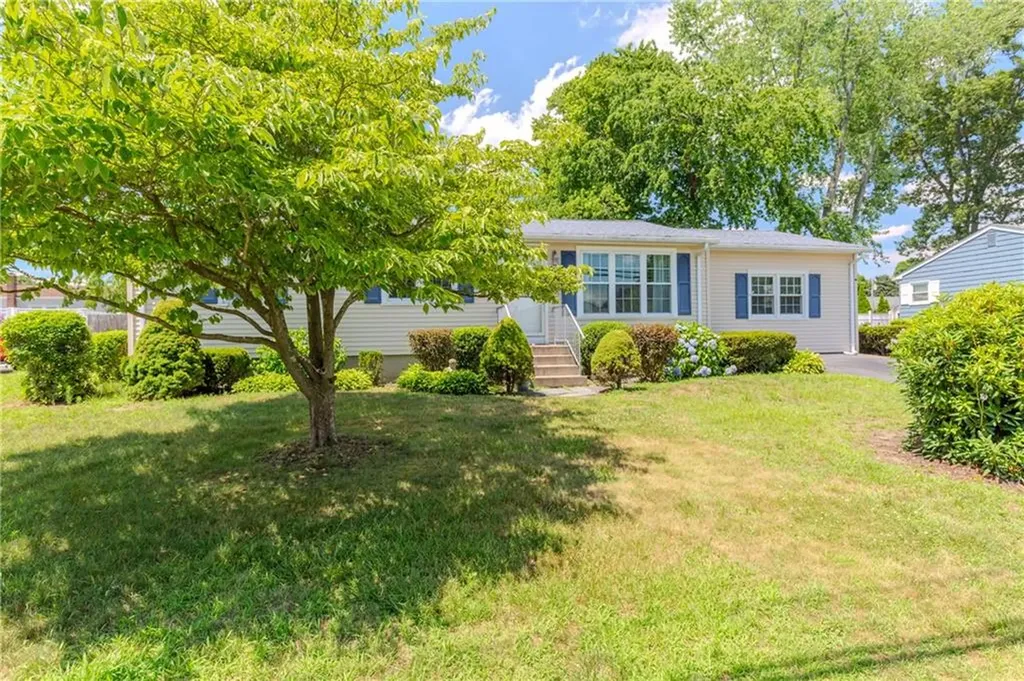 47 Foxcroft Avenue Warwick RI 02889