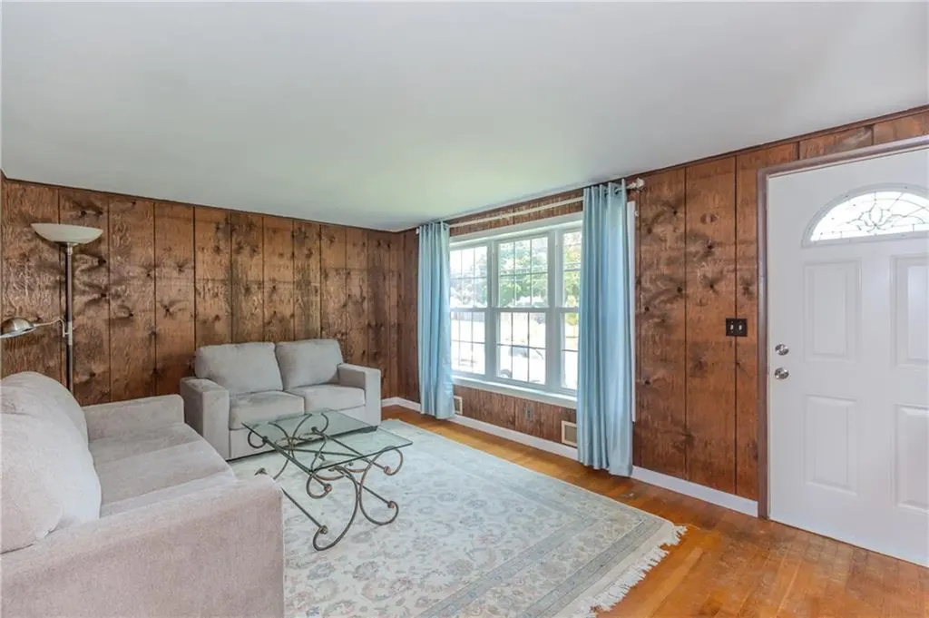 47 Foxcroft Avenue Warwick RI 02889