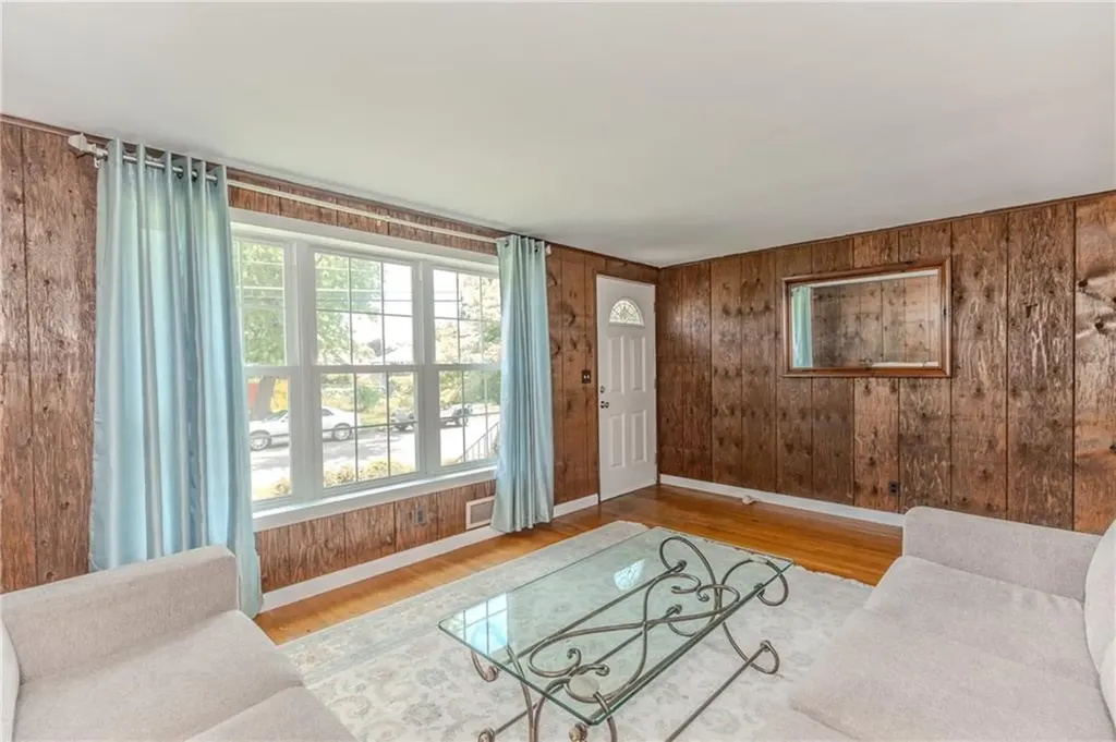 47 Foxcroft Avenue Warwick RI 02889