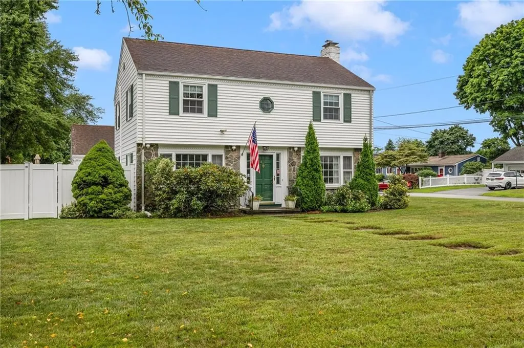 486 Namquid Drive Warwick RI 02888
