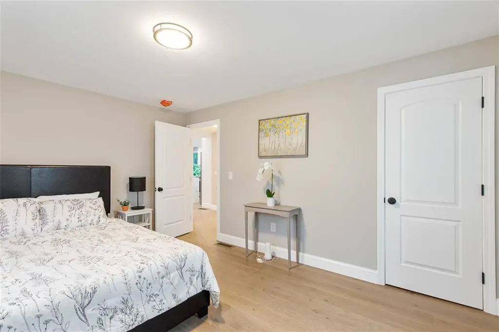 162 Colonial Road Providence RI 02906