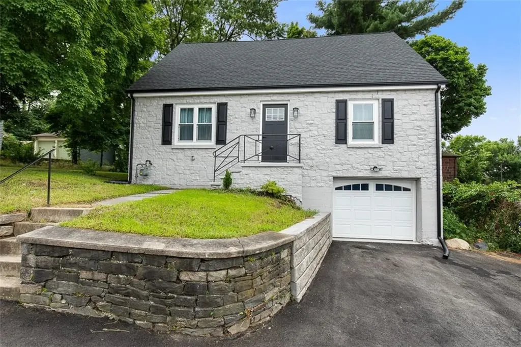 162 Colonial Road Providence RI 02906