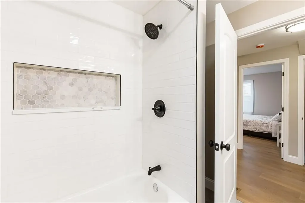 162 Colonial Road Providence RI 02906