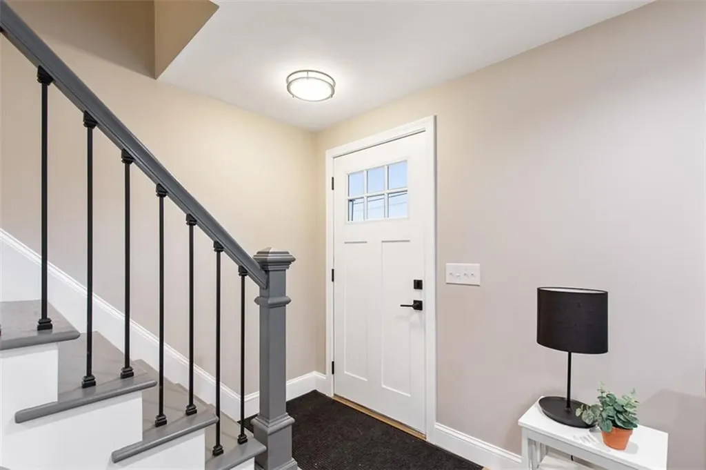 162 Colonial Road Providence RI 02906