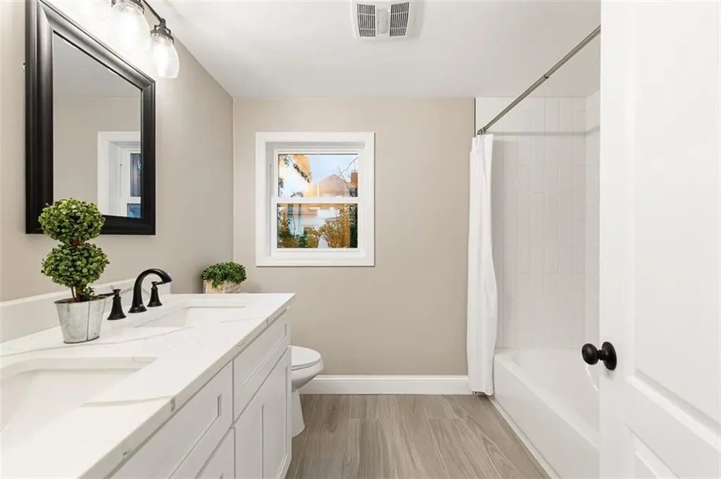162 Colonial Road Providence RI 02906