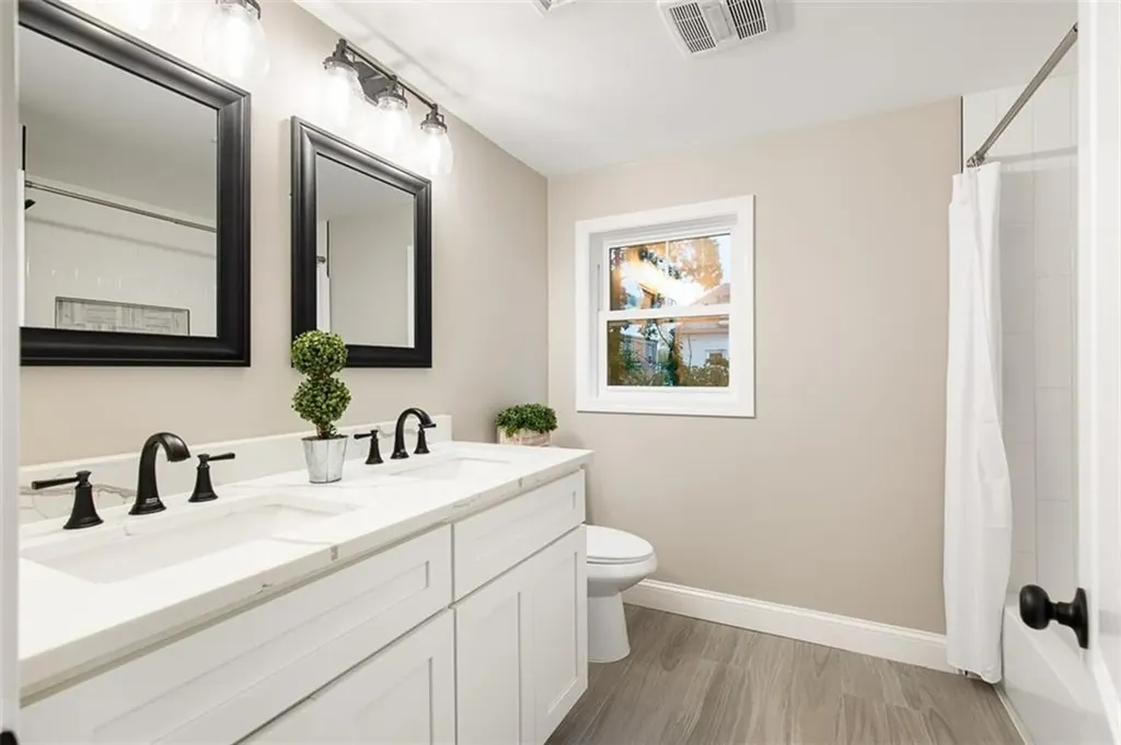 162 Colonial Road Providence RI 02906