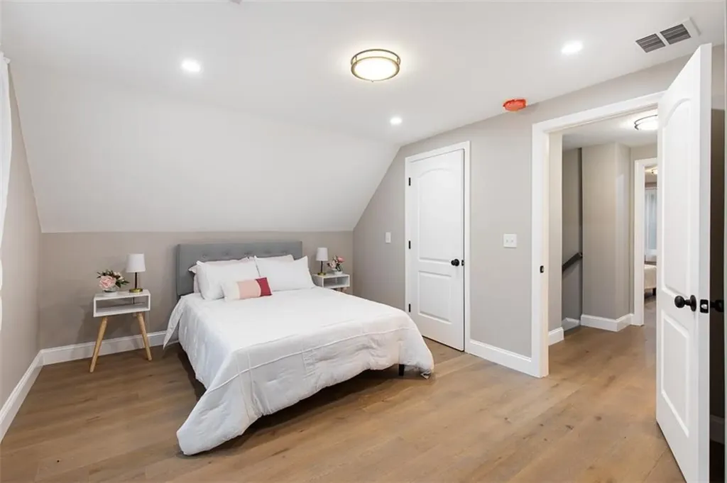162 Colonial Road Providence RI 02906