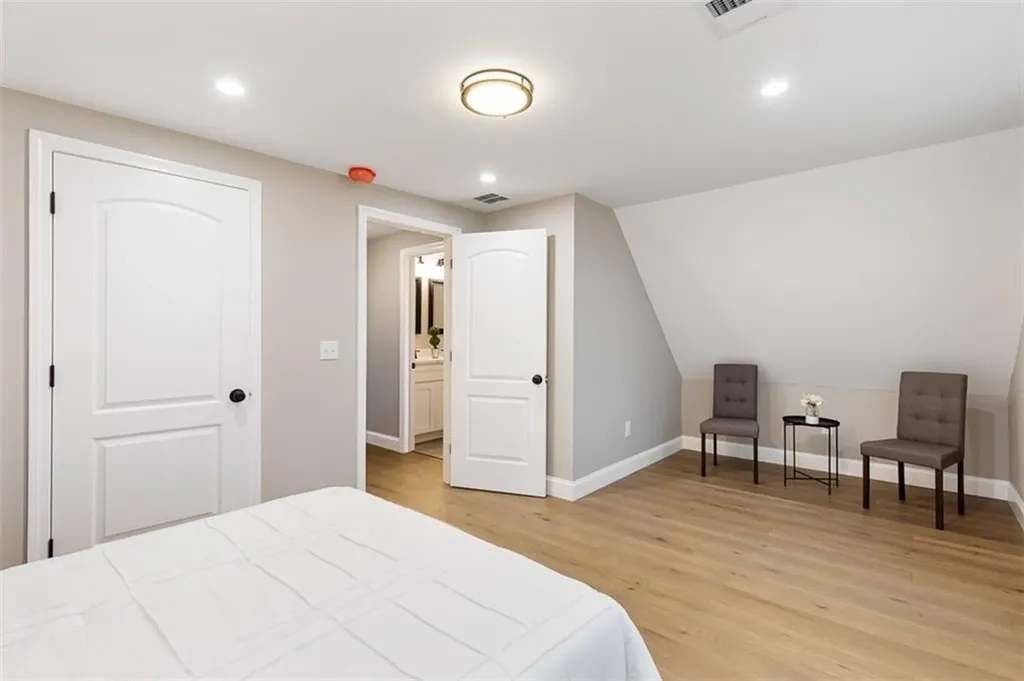 162 Colonial Road Providence RI 02906