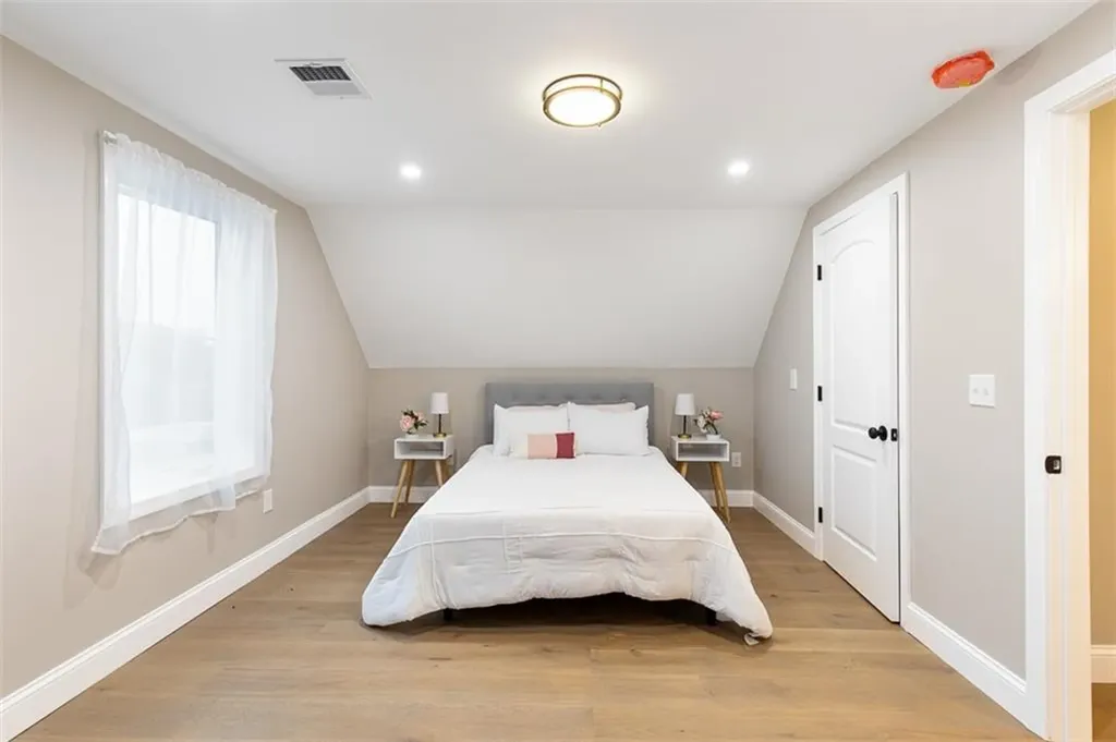 162 Colonial Road Providence RI 02906