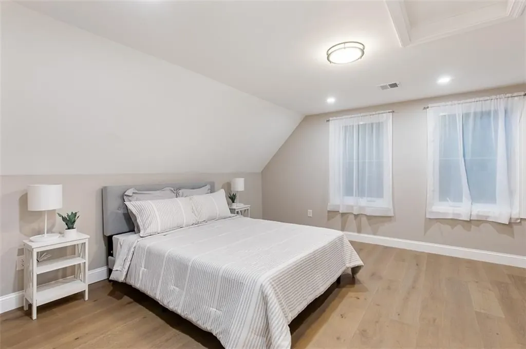 162 Colonial Road Providence RI 02906