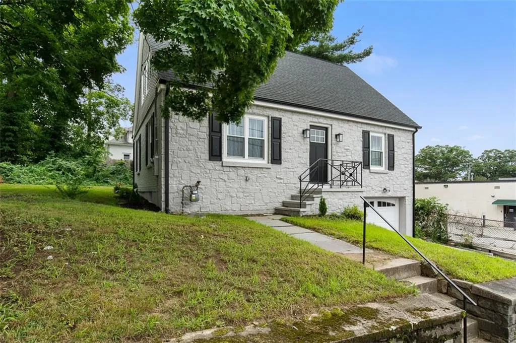 162 Colonial Road Providence RI 02906