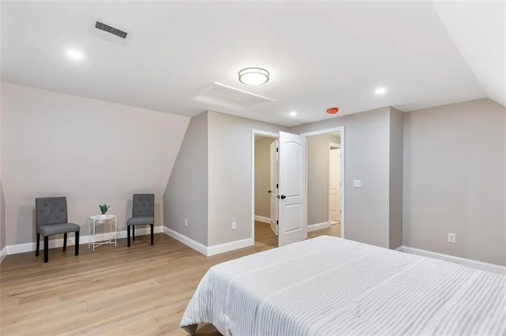 162 Colonial Road Providence RI 02906