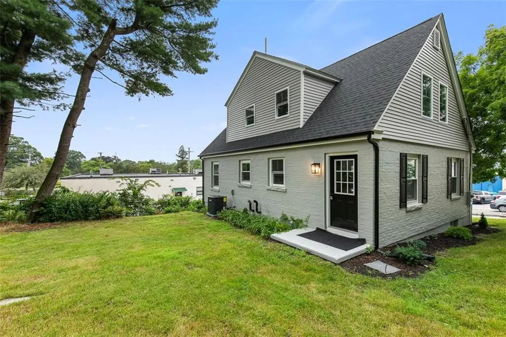 162 Colonial Road Providence RI 02906