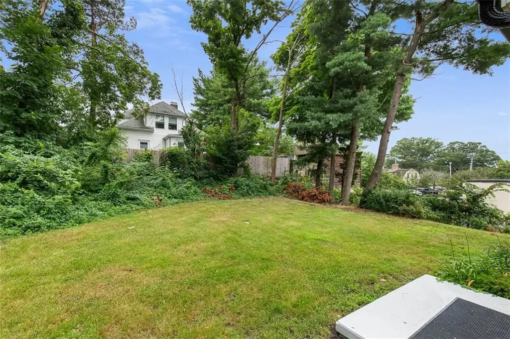 162 Colonial Road Providence RI 02906