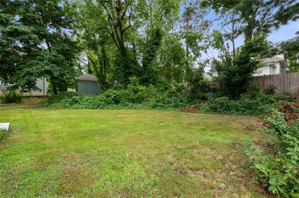 162 Colonial Road Providence RI 02906